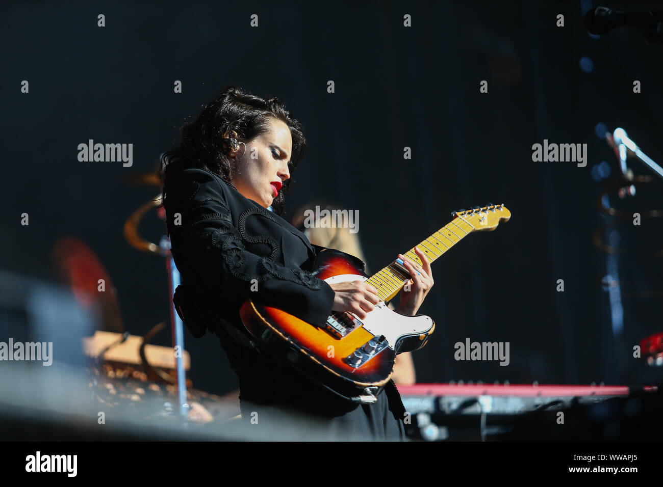 Birmingham, UK. 14Th Sep 2019. Le chanteur et guitariste Anna Calvi apparaît sur scène Banque D'Images
