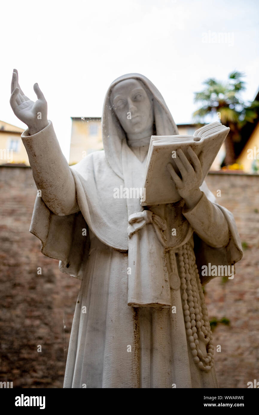 Sainte Marie Vierge avec réserve voir du bas. L'icône sacrée. Banque D'Images