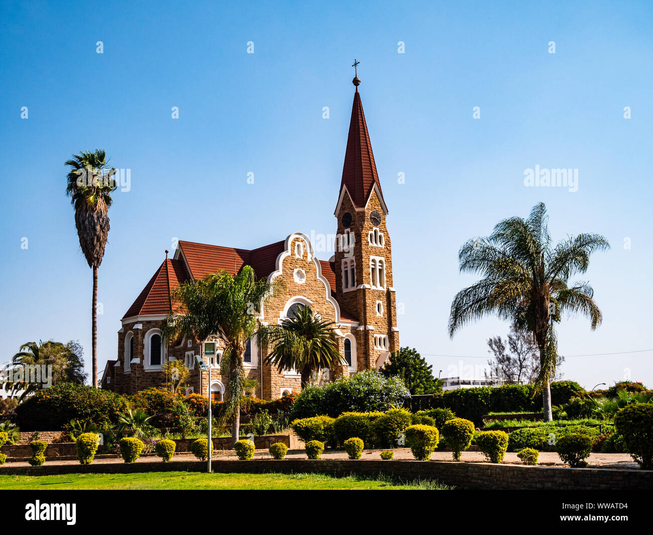 L'Église du Christ vue depuis le jardin du Parlement européen à Windhoek, Namibie Banque D'Images