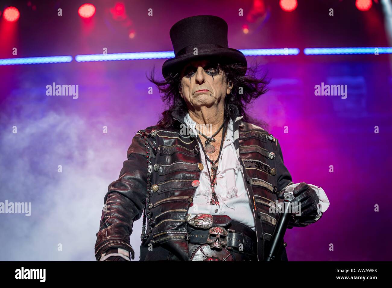 Berlin, Deutschland. 13 Sep, 2019. 13.09.2019, la légende rock Alice Cooper donne un concert de ses 'ol 'Black Eyes est de retour" - Tour 2019 dans la salle omnisports Max-Schmeling-Halle à Berlin. Le vendredi 13 est l'endroit parfait pour une date de bascule de choc show. Utilisation dans le monde entier | Credit : dpa/Alamy Live News Banque D'Images