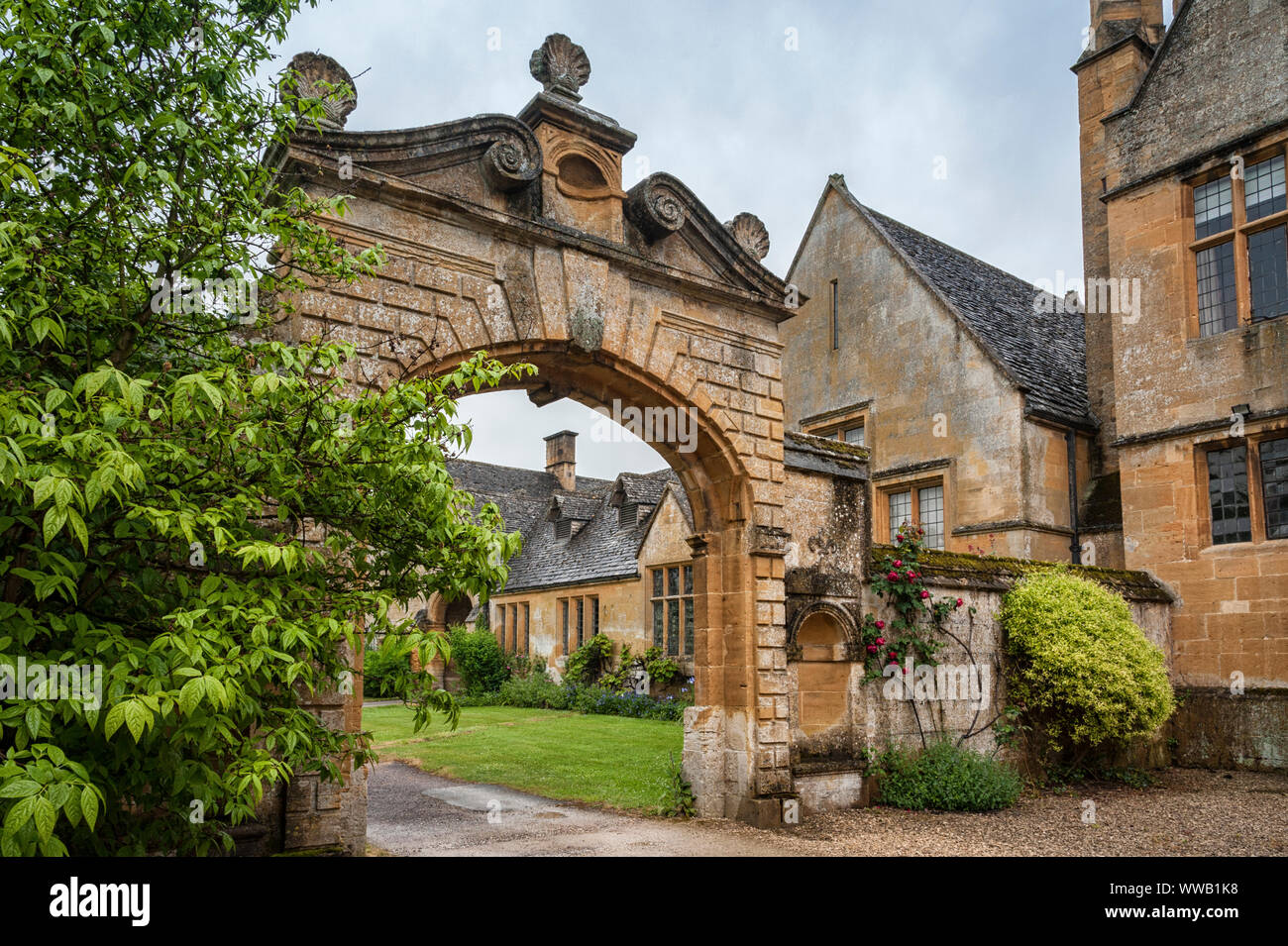 Manoir Stanway construit dans l'architecture d'époque de style jacobéen 1630 guiting en pierre jaune, dans le village de Cotswold, Cotswolds, Gloucestershire Stanway Banque D'Images