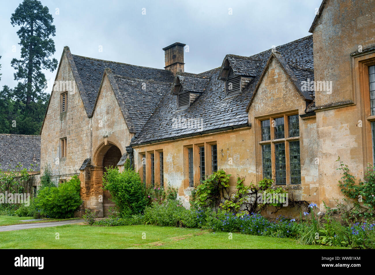 Manoir Stanway construit dans l'architecture d'époque de style jacobéen 1630 guiting en pierre jaune, dans le village de Cotswold, Cotswolds, Gloucestershire Stanway Banque D'Images