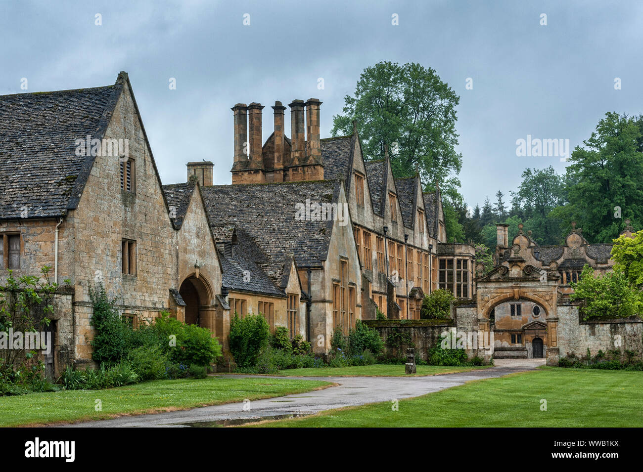 Manoir Stanway construit dans l'architecture d'époque de style jacobéen 1630 guiting en pierre jaune, dans le village de Cotswold, Cotswolds, Gloucestershire Stanway Banque D'Images
