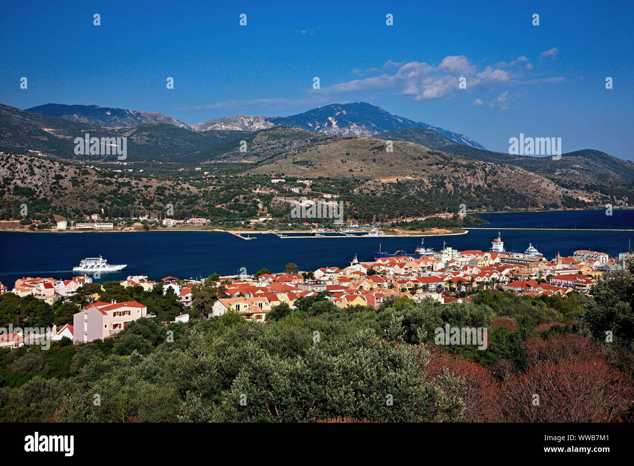 Vue panoramique d'Argostoli, capitale de Kefalonia (ou 'l'île de Céphalonie'), mer Ionienne, en Grèce. Banque D'Images