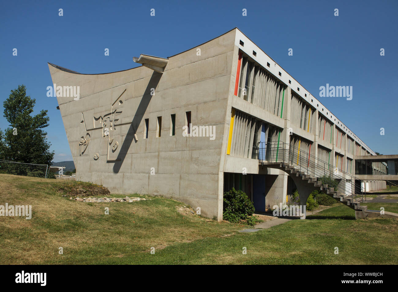 Centre culturel (Maison de la culture de Firminy Vert) conçu par l'architecte suisse Le Corbusier (1965) à Firminy près de Lyon, France. Banque D'Images