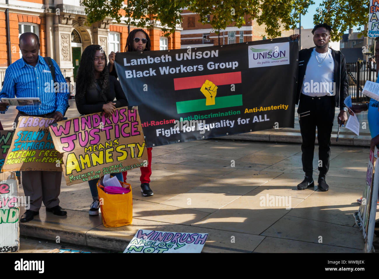 Londres, Royaume-Uni. 14 septembre 2019. Mouvement pour la justice et de l'unisson de Lambeth groupe des travailleurs noirs à Brixton protestation contre la poursuite de la persécution du Windrush membres de la famille et d'autres migrants, appelant à la liberté de circulation, la fermeture des prisons de détention de l'immigration, et la fin de l'Brexit qui est utilisé pour attiser le nationalisme anti-immigrants et d'établir un régime de style Trump en Grande-Bretagne sous Boris Johnson. Peter Marshall/Alamy Live News Banque D'Images