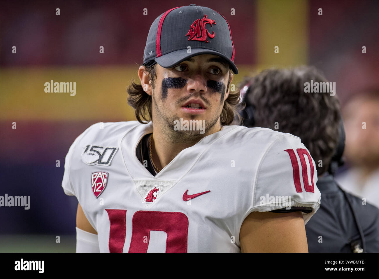 Houston, TX, USA. 13 Sep, 2019. Washington State Cougars quarterback Trey Tinsley (10) au cours du 3ème trimestre d'une NCAA football match entre l'État de Washington et le Houston Cougars les Cougars à NRG Stadium à Houston, TX. L'État de Washington a gagné 31 à 24.Trask Smith/CSM/Alamy Live News Banque D'Images