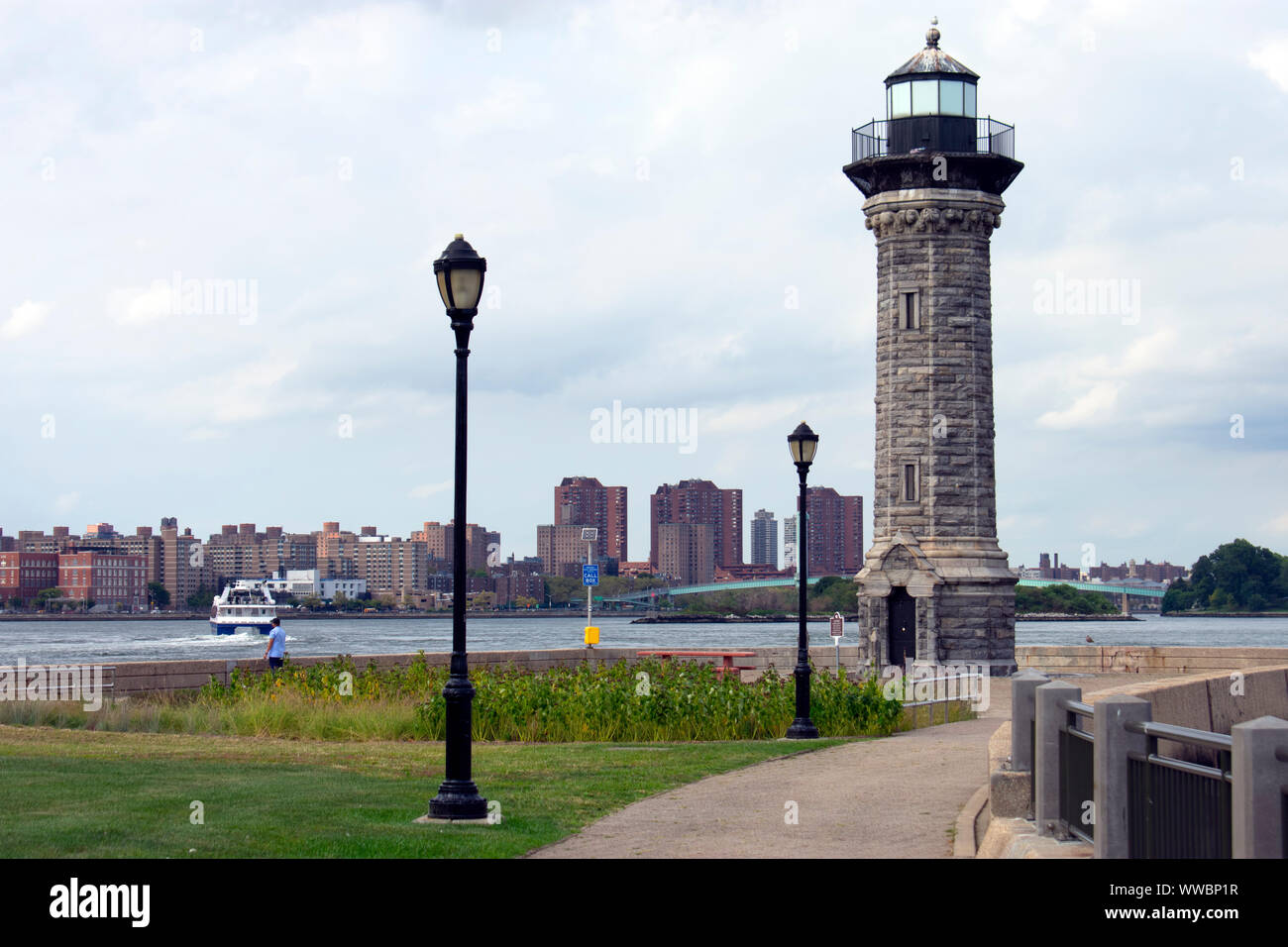 Le phare sur la pointe nord de l'Île Roosevelt donnant sur l'East River, entre les quartiers de NYC Manhattan et Queens.-03 Banque D'Images