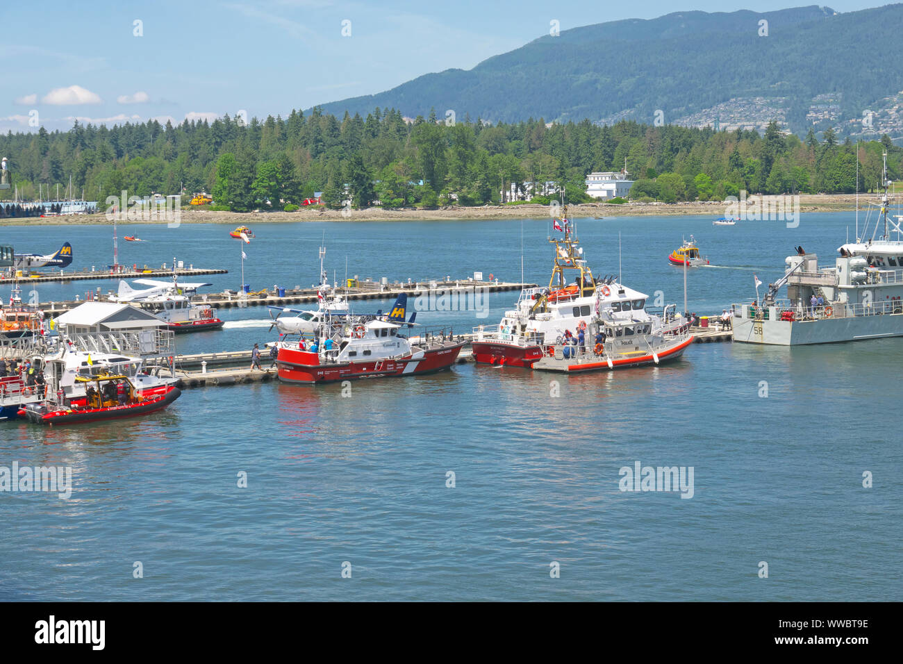 Les bateaux de la Garde côtière du Canada et États-Unis en amarré à Coal Harbour, Vancouver, B. C., Canada. 15 juin 2019 Banque D'Images