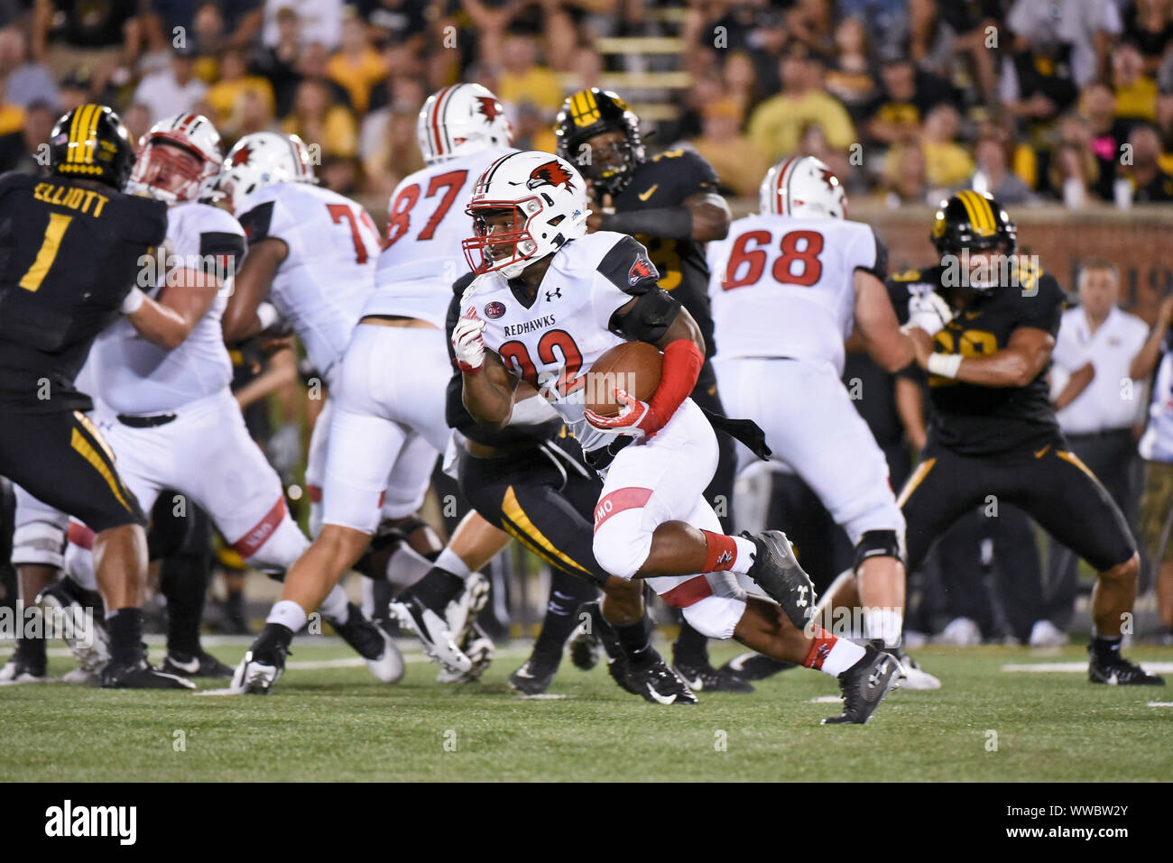 Sep 14, 2019 : le sud-est de l'utiliser de nouveau l'État du Missouri Redhawks Sion Custis (22) s'exécute avec la balle lors d'une conférence non jeu où le South East Missouri State Redhawks visité le Missouri Tigers tenue à Faurot Field au Memorial Stadium de Columbia, MO Richard Ulreich/CSM Banque D'Images
