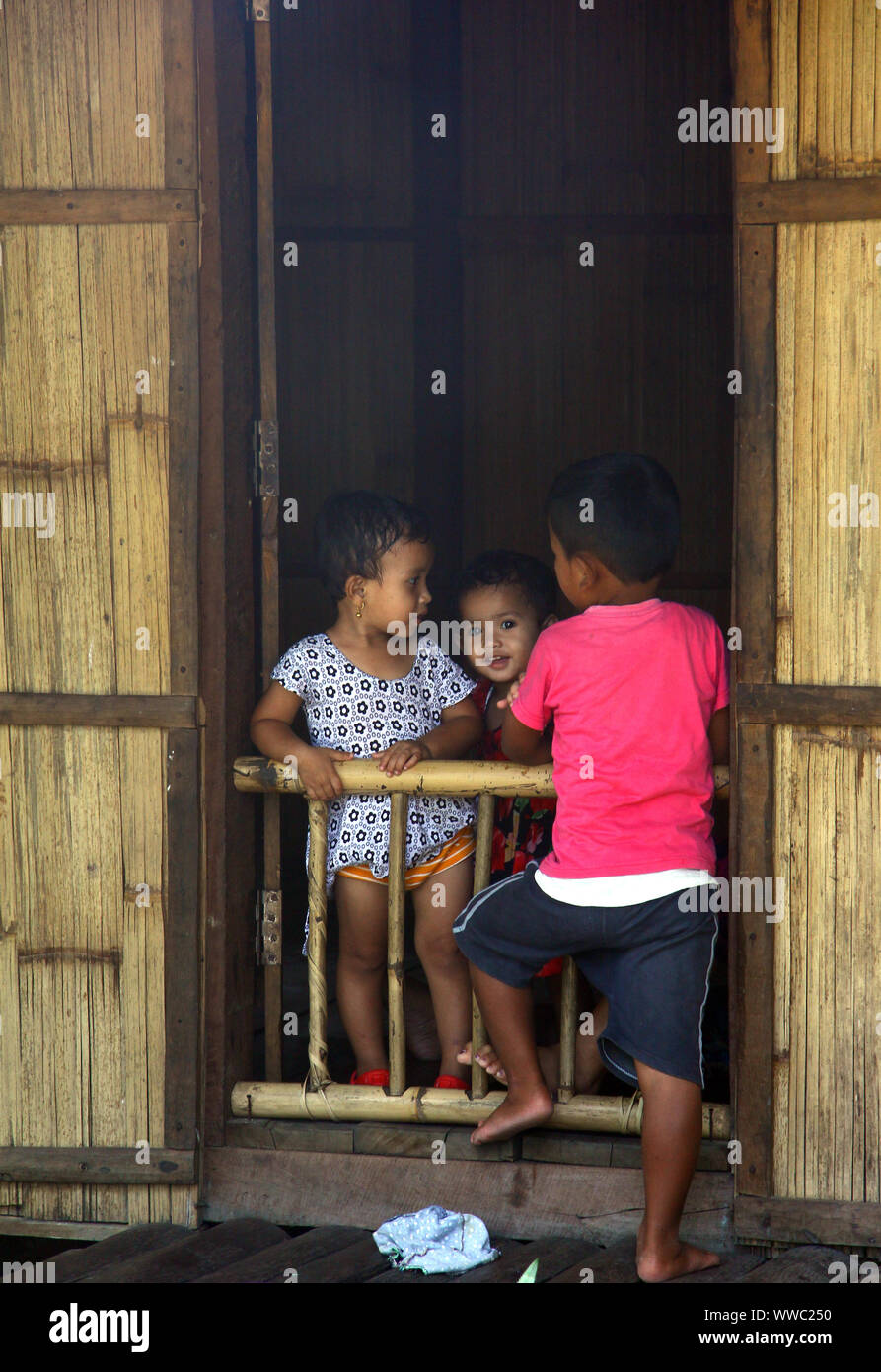 Les enfants d'Mawlynnong khasie village Banque D'Images