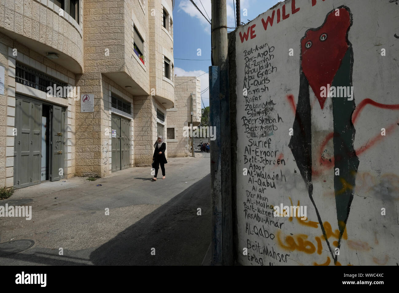 Photo murale liste tous les villages palestiniens d'où les réfugiés ont été expulsés en aida également orthographié 'Ayda, un camp de réfugiés palestiniens situé à 2 kilomètres au nord de Bethléem en Cisjordanie centrale créée en 1950 par des réfugiés de la Jérusalem et Hébron. Territoires palestiniens, Israël Banque D'Images