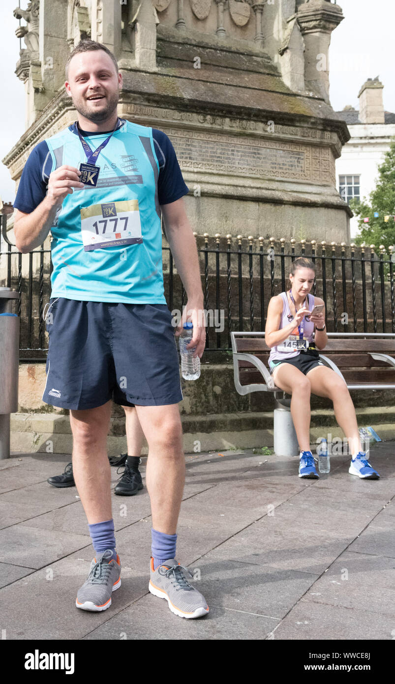 Mansfield, au Royaume-Uni. 15 Sep, 2019. Ben Bradley le conservateur Député de Mansfield et un fervent partisan de la British H Boris Johnson, en compétition dans la course 10K Mansfield. Être une minorité Mansfield seat qui ont voté dans l'UNION EUROPÉENNE Référendum à repartir avec une majorité de 70,9  % sera une bataille à la prochaine élection générale. Credit : Alan Keith Beastall/Alamy Live News Banque D'Images