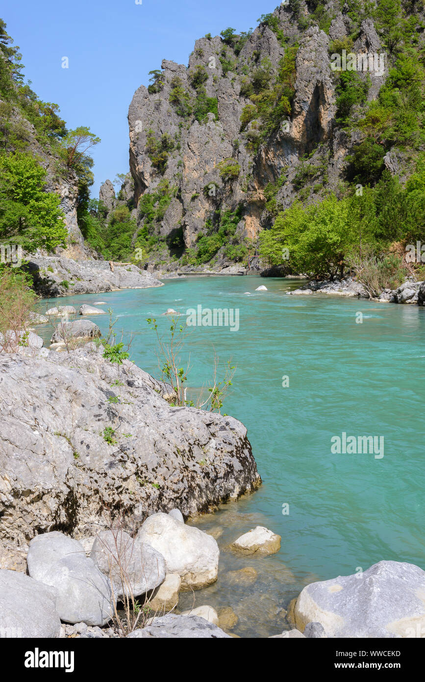 La rivière Aoos à Konitsa, Grèce Banque D'Images