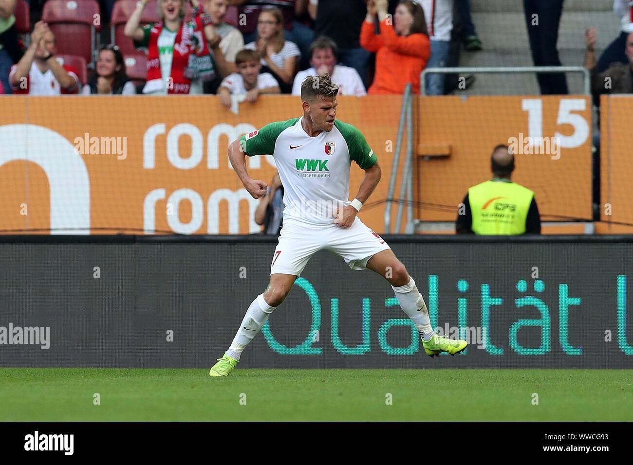 Augsburg, Allemagne. 14Th Sep 2019. firo : 14.09.2019, football, 1.Bundesliga, la saison 2019/2020, le FC Augsburg - Eintracht Frankfurt, Florian, Niederlechner FC Augsburg, Augsbourg, FCA, plein la figure, le geste, la jubilation, l'objectif de 2 : 0 | Conditions de crédit dans le monde entier : dpa/Alamy Live News Banque D'Images