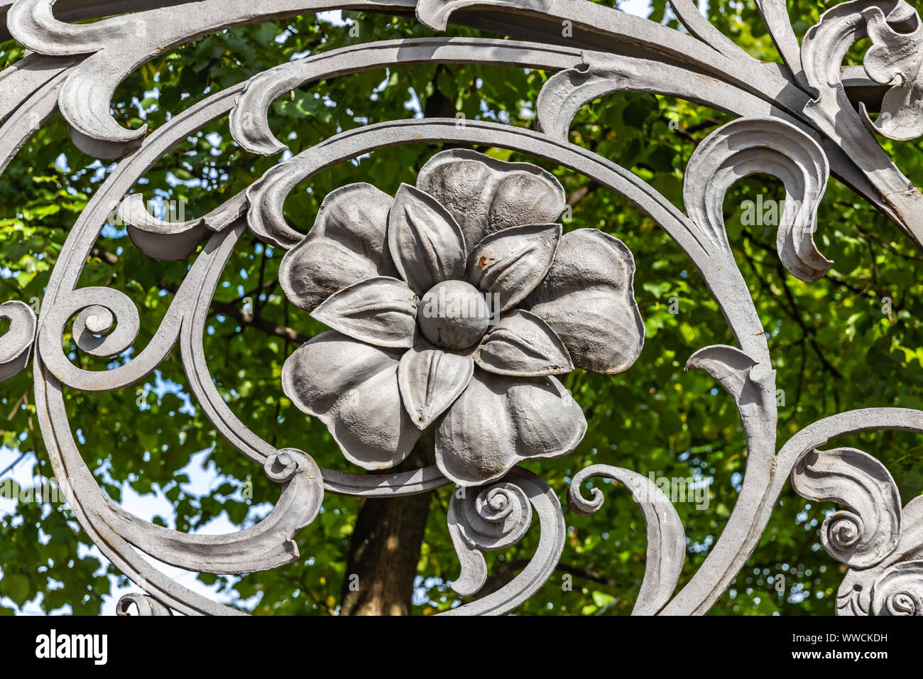Détails de Mikhaïlovski Jardin clôture en fer forgé en Saint Petersburg, Russie Banque D'Images