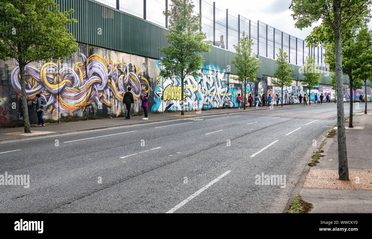 Mur de la paix, Cupar Way, Belfast, en Irlande du Nord Banque D'Images