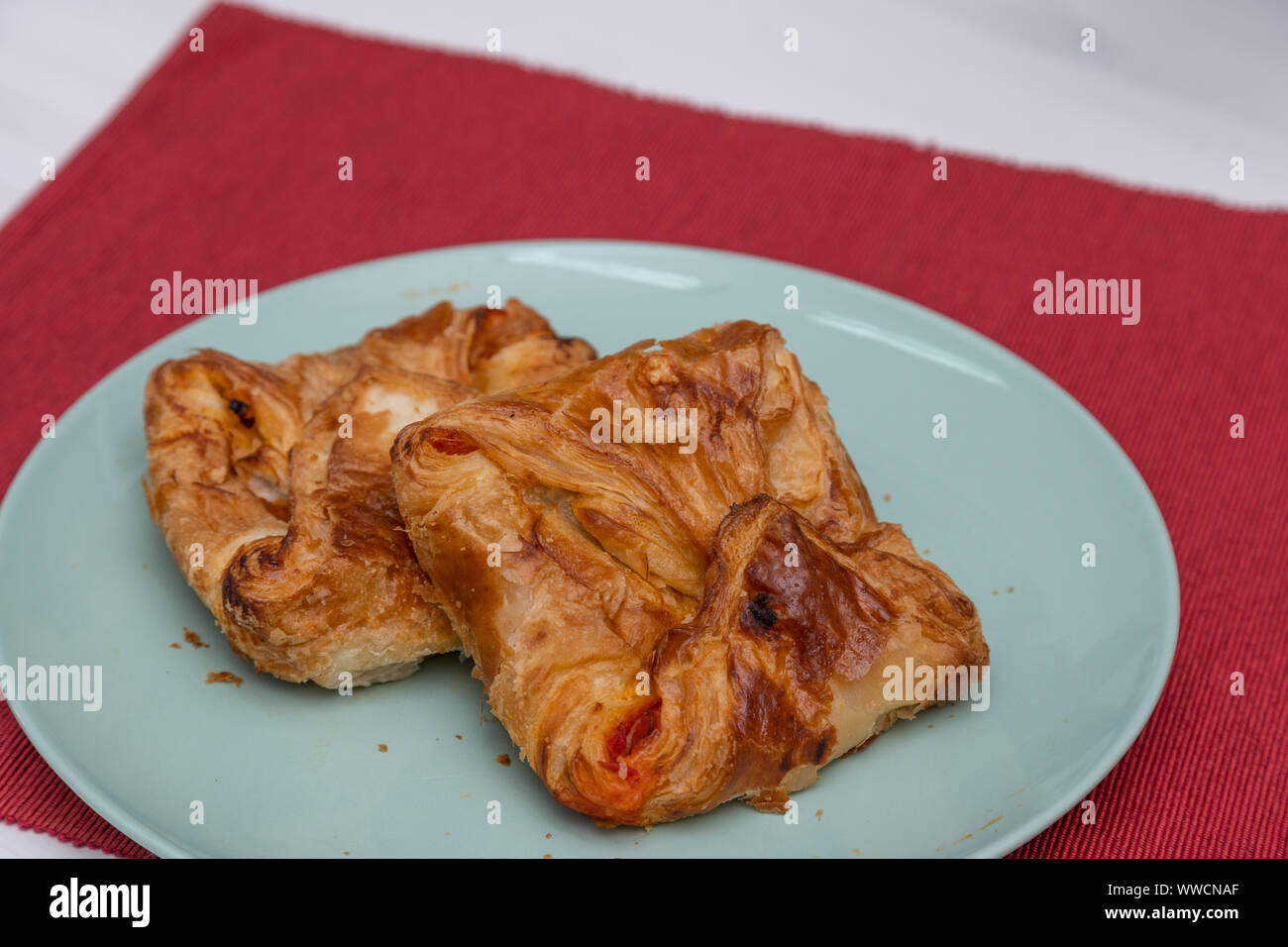 Cipollina sicilien. Une cuisine de rue typique de Sicile. Faite avec des olives, tomates, jambon, l'oignon et le fromage. Banque D'Images
