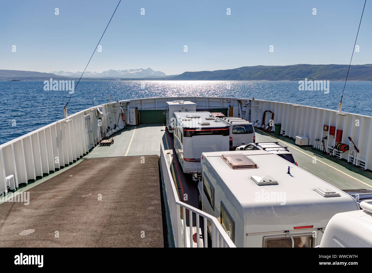 Ferries en croix. La belle nature de la Norvège. Banque D'Images