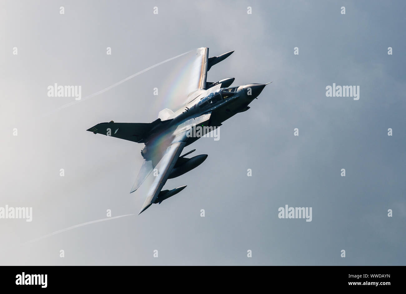 Un avion multirôle Panavia Tornado GR4 de la Royal Air Force (RAF) réalise un affichage en aérobiose. Banque D'Images