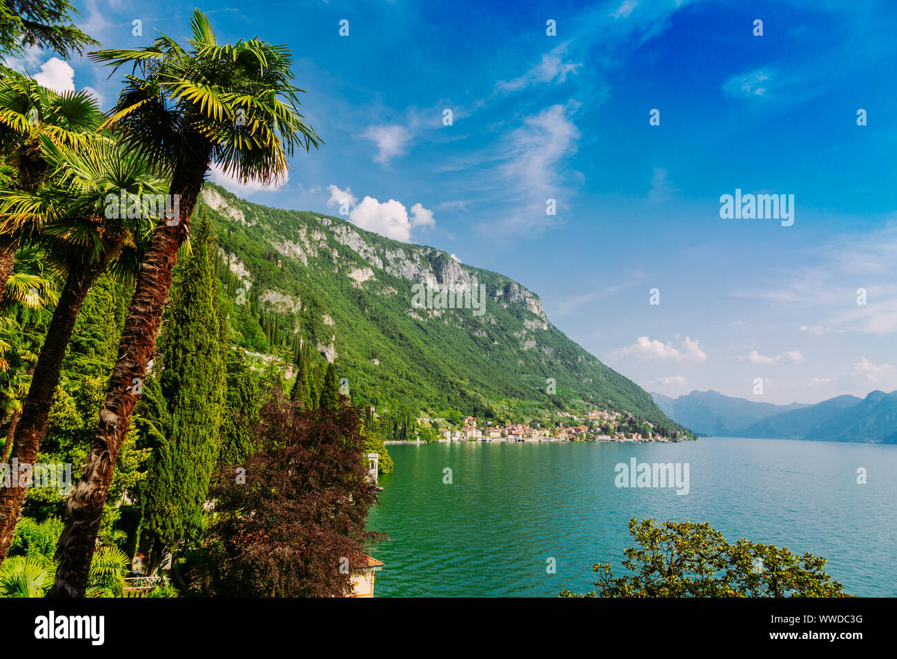 Vue imprenable sur le lac de Côme dans la région Lombardie, Italie, ville Verenna Banque D'Images