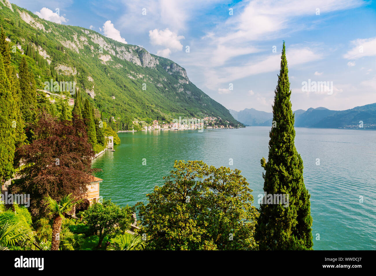 Vue imprenable sur le lac de Côme dans la région Lombardie, Italie, ville Verenna Banque D'Images