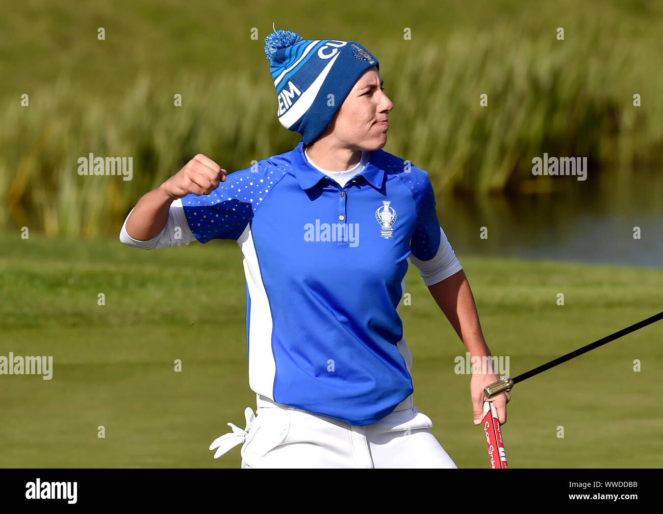 La Carlota Ciganda Team Europe célèbre son putt sur le 16e pendant la match de simple sur la troisième journée de la Solheim Cup 2019 à Gleneagles Golf Club, à Auchterarder. Banque D'Images