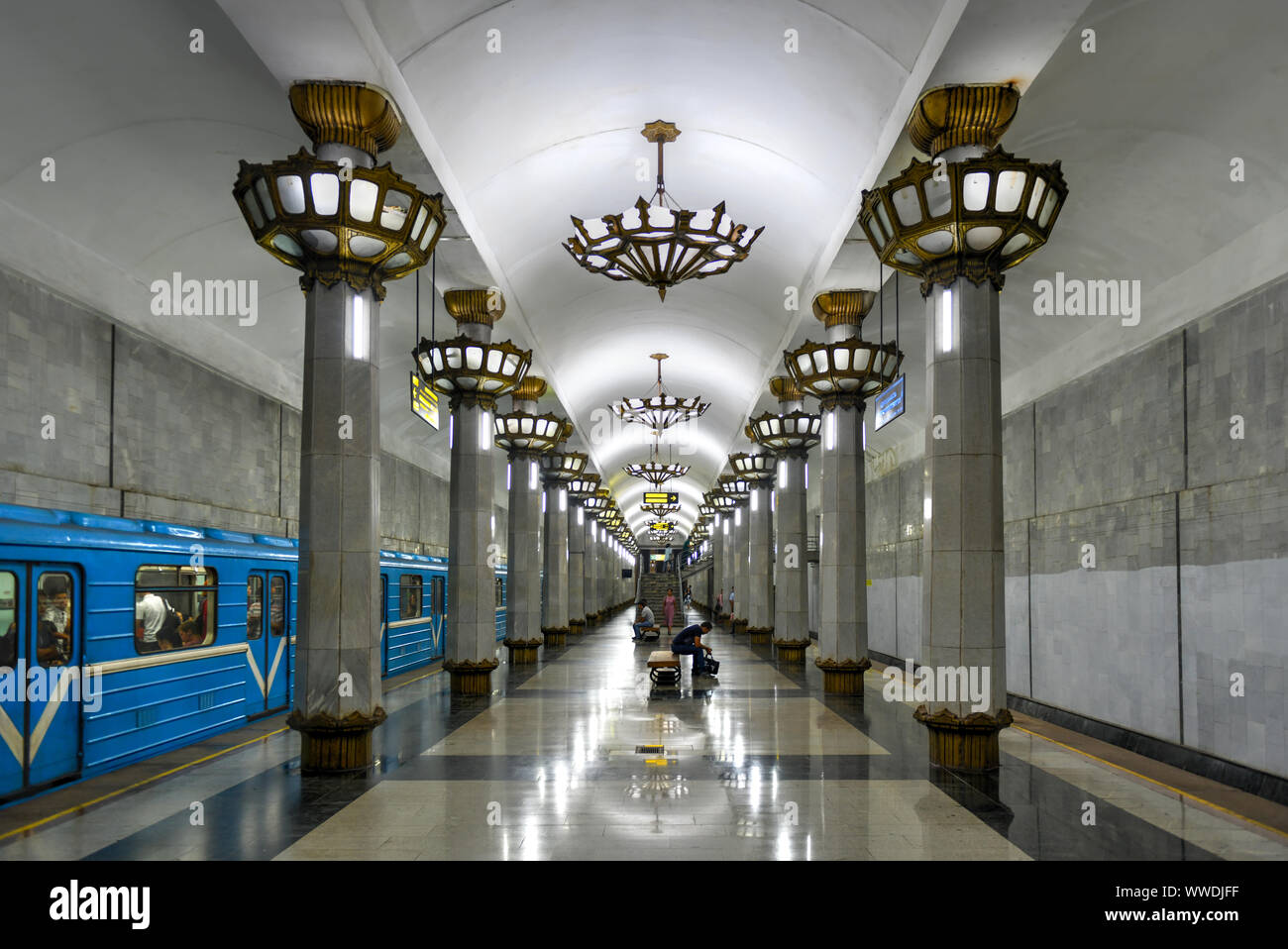 Tachkent, Ouzbékistan - Juillet 8, 2019 : Yunus Rajabiy est une station du métro de Tachkent sur ligne Yunusobod qui a été inaugurée le 26 octobre 2001. Banque D'Images