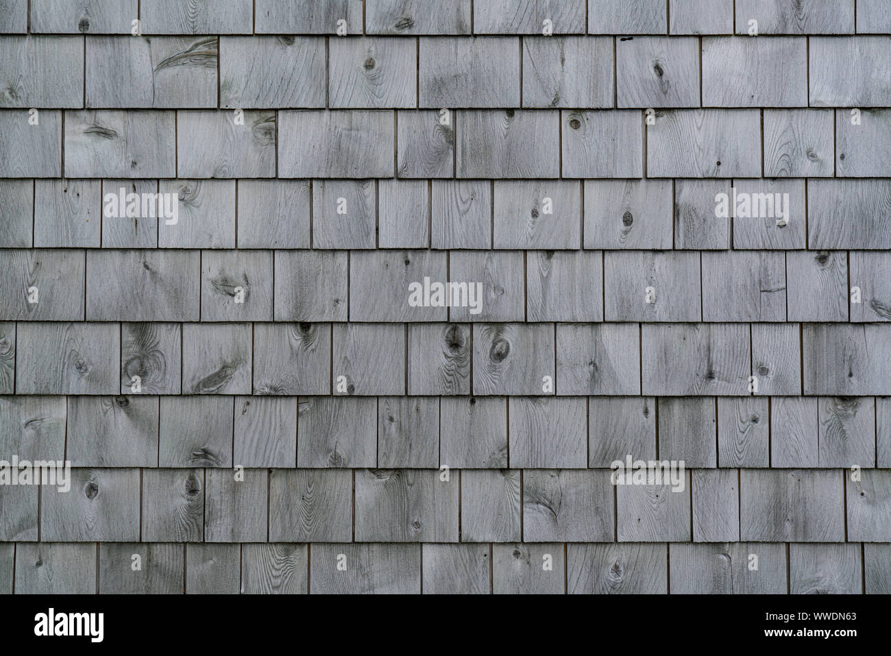 De l'extérieur d'un mur de bardeau de cèdre gris patiné Banque D'Images