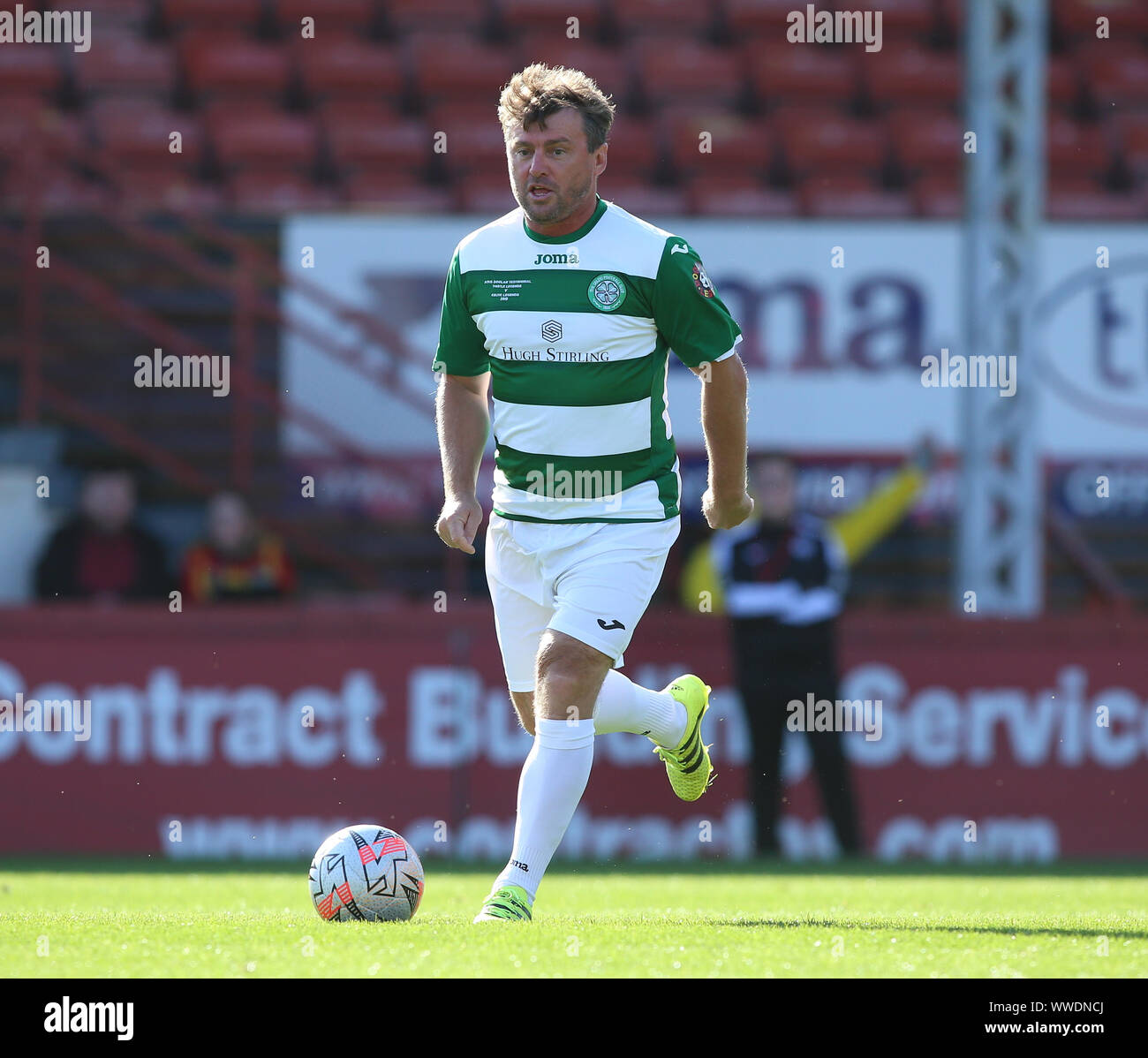 Glasgow, Royaume-Uni. 15 Sep, 2019. 15 septembre 2019 ; le contrôle de l'énergie Stadium, Glasgow, Écosse ; Kris Doolan Testimonial, Partick Thistle XI et XI ; celtique de la Celtic Lubo Moravcik XI sur la balle - usage éditorial : Action Crédit Plus Sport Images/Alamy Live News Banque D'Images