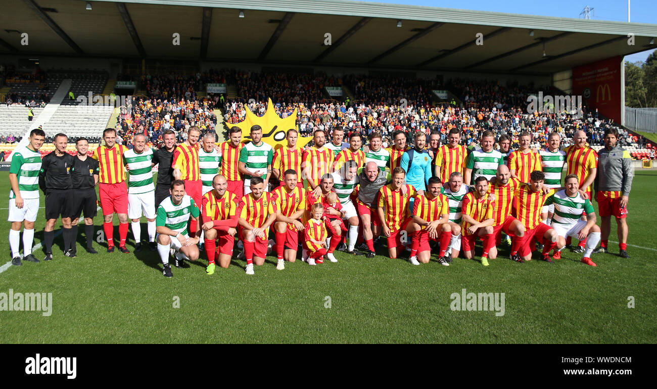 Glasgow, Royaume-Uni. 15 Sep, 2019. 15 septembre 2019 ; le contrôle de l'énergie Stadium, Glasgow, Écosse ; Kris Doolan Testimonial, Partick Thistle XI contre Celtic XI ; les deux parties en ligne avec les officiels de match et les mascottes du club - usage éditorial : Action Crédit Plus Sport Images/Alamy Live News Banque D'Images