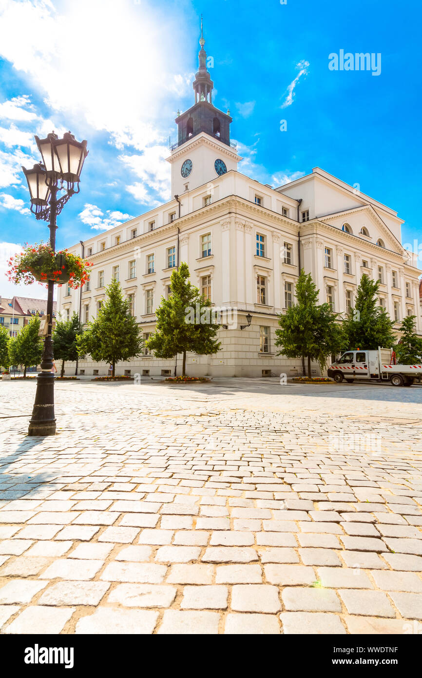 La place de la vieille ville, avec la mairie de ville de Kalisz, Pologne Banque D'Images