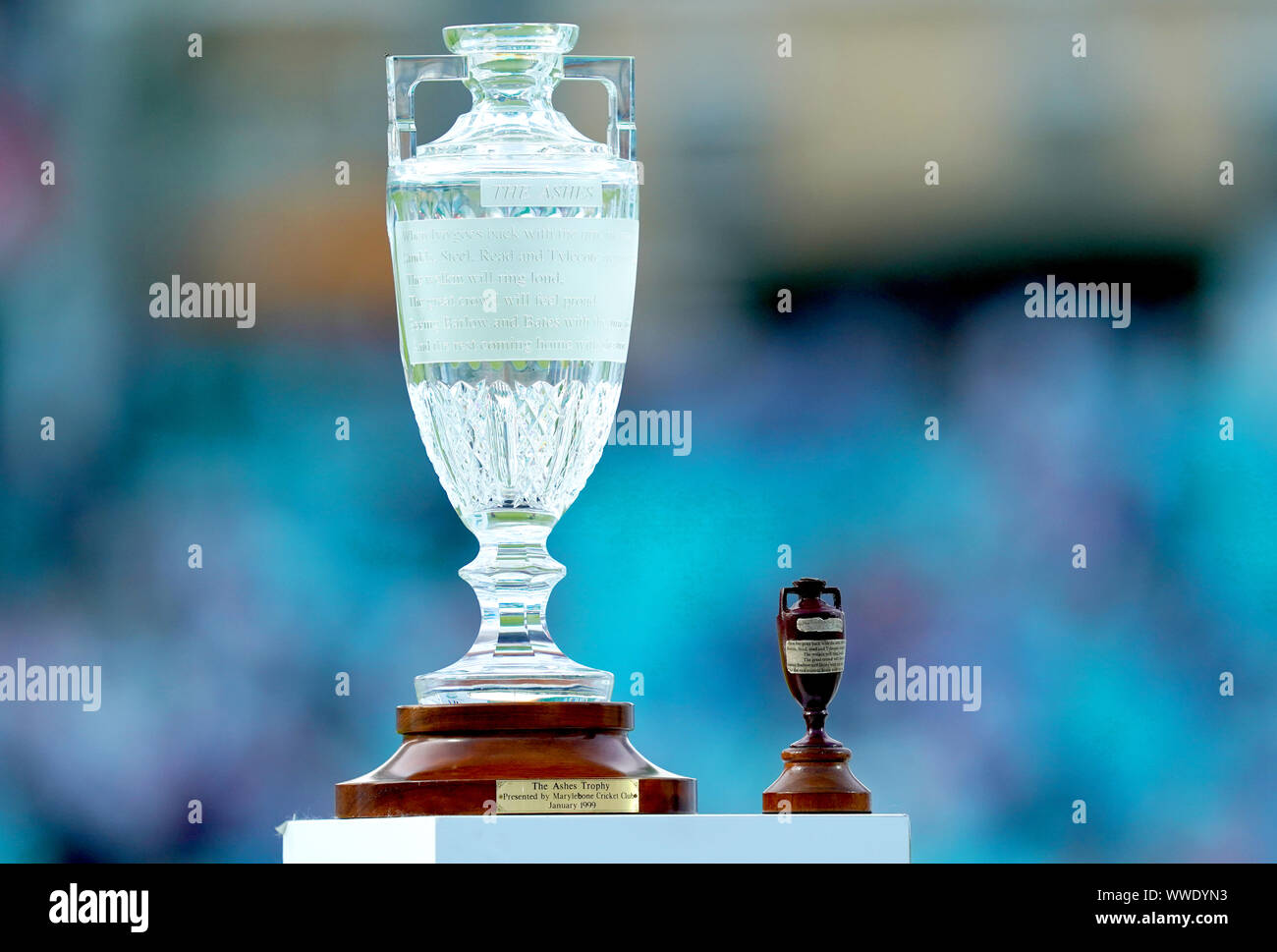 Une vue générale des cendres trophy avant la présentation finale à la fin de la quatrième journée de la cinquième test match à l'Ovale de Kia, Londres. Banque D'Images