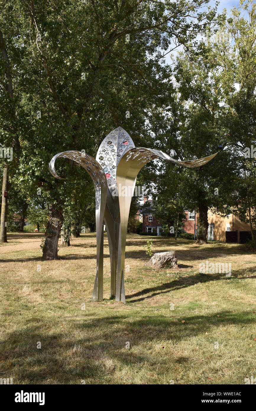 Trois Sculptures de feuilles par Ruth Moilliet. Une partie de la route de l'Art de ROCLA Jonson Park à Milton Keynes. Banque D'Images