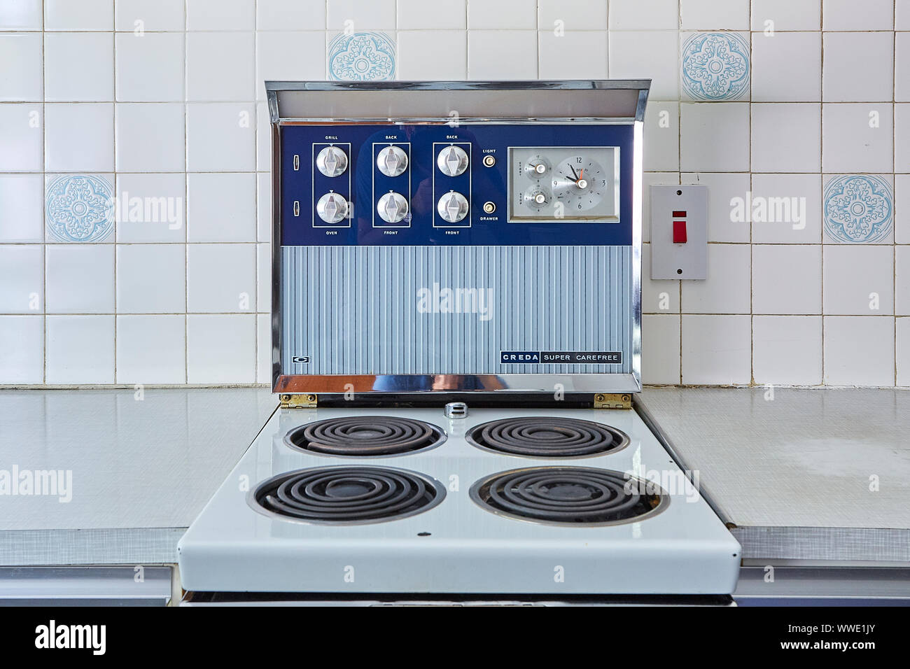 Vintage Retro Creda Carefree cuisinière électrique avec plaque de cuisson  quatre joints toriques montés dans la cuisine Photo Stock - Alamy