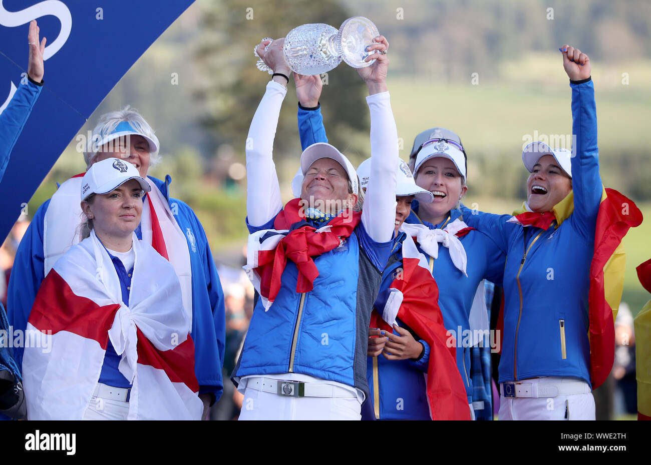 L'Europe de l'équipe Suzann Pettersen célèbre avec son équipe et le trophée après avoir remporté la Solheim Cup 2019 à Gleneagles Golf Club, à Auchterarder. Banque D'Images