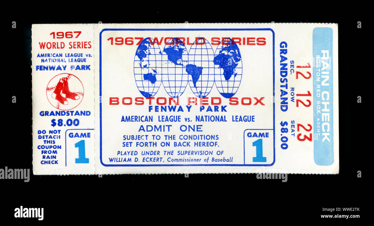 Talon de billet de Match 1 de la Série mondiale 1967 Mlb entre les Red Sox de Boston et les Cardinals de Saint-Louis au Fenway Park à Boston. Banque D'Images