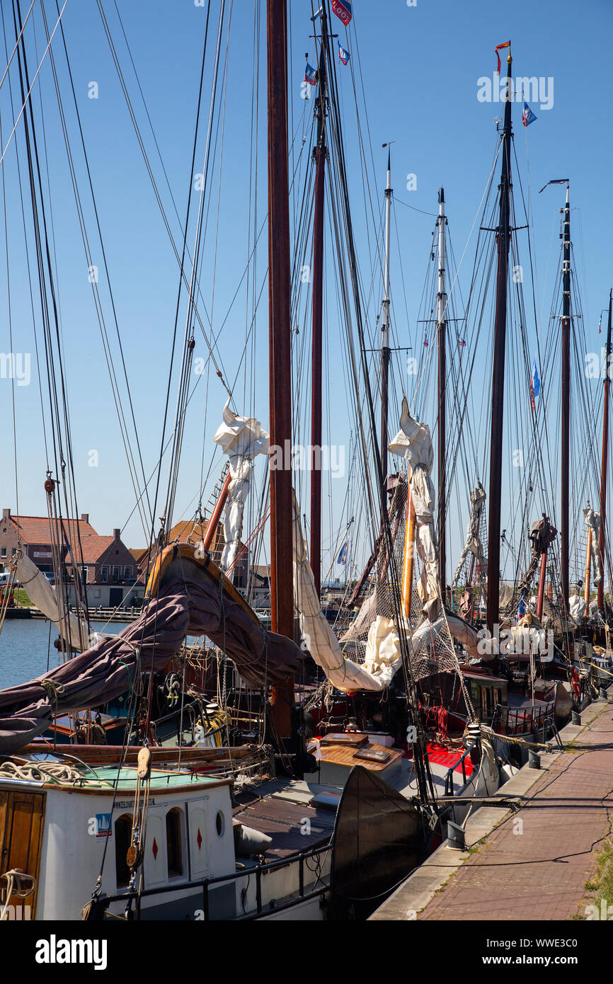 Les navires historiques dans le port de Stavoren, Frise, Pays-Bas Banque D'Images