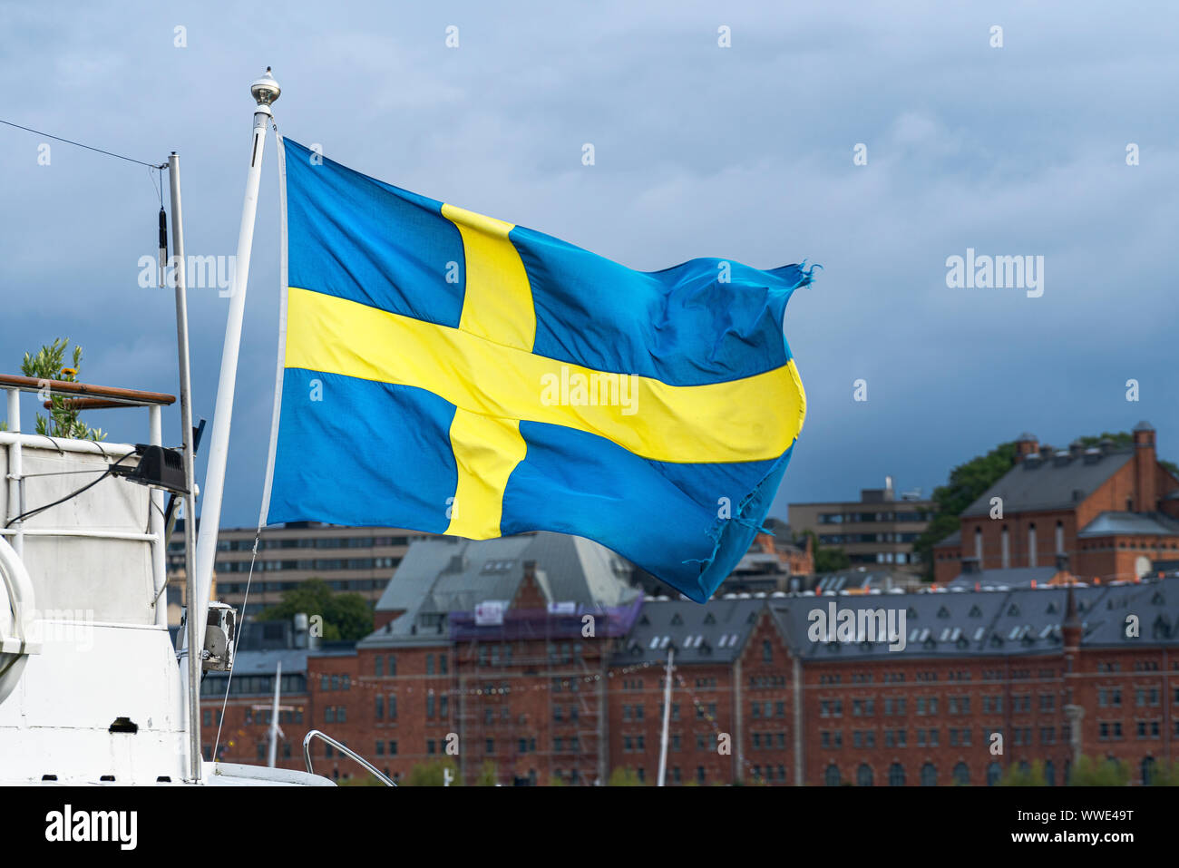 Stockholm, Suède. Septembre 2019. Le drapeau suédois sur un bateau Banque D'Images