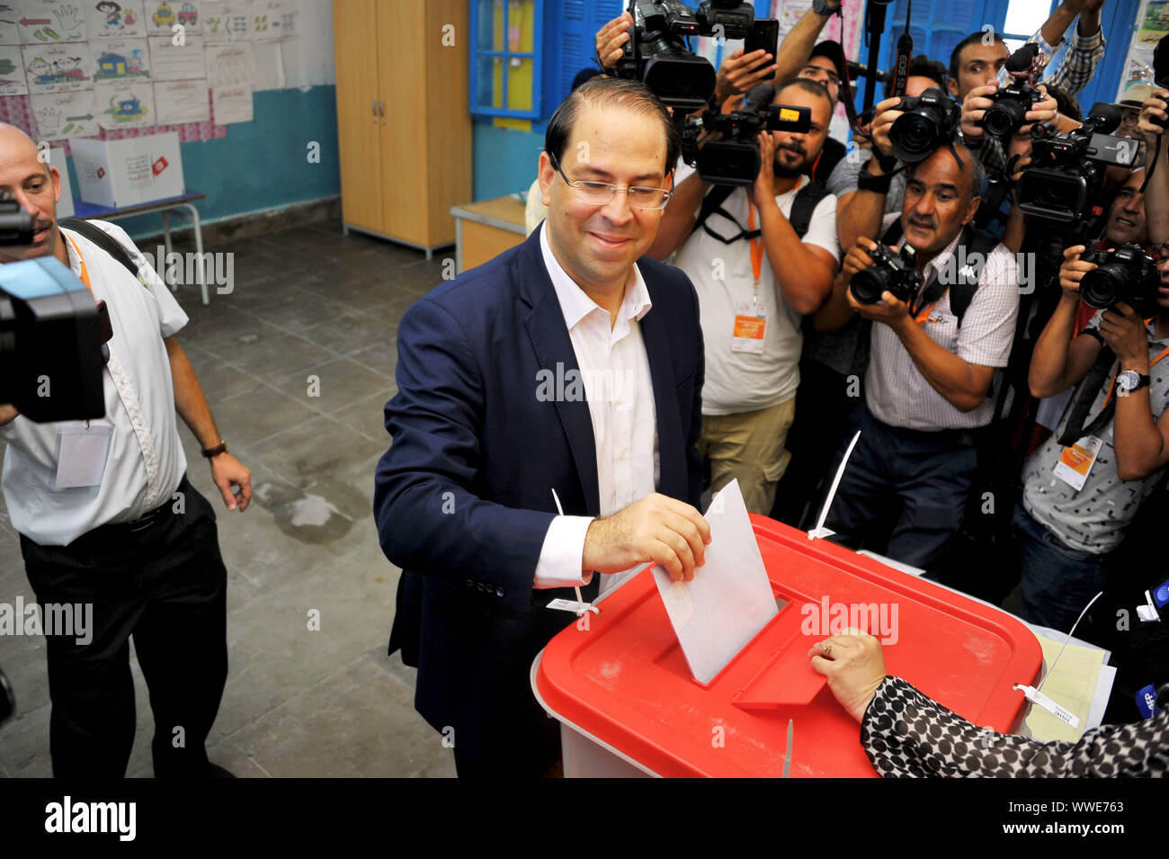 La ville de Marsa, Tunis. 15 Sep, 2019. Youssef Chahid premier ministre condidates à l'élection présidentielle de 2019 au bureau de vote à l'Abderrahmen Mami l'école à la ville de Marsa à Tunis pendant le premier tour de l'élection présidentielle en Tunisie, ce dimanche 15 septembre. Credit : Chokri Mahjoub/ZUMA/Alamy Fil Live News Banque D'Images