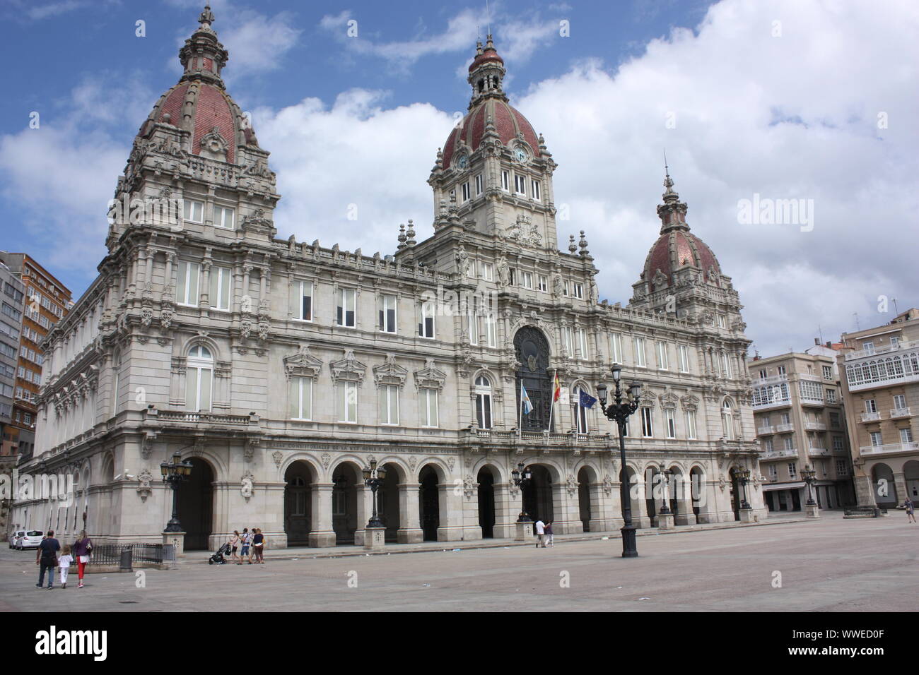 A Coruna - le Palacio Municipal dans la Plaza Maria Pita. Banque D'Images