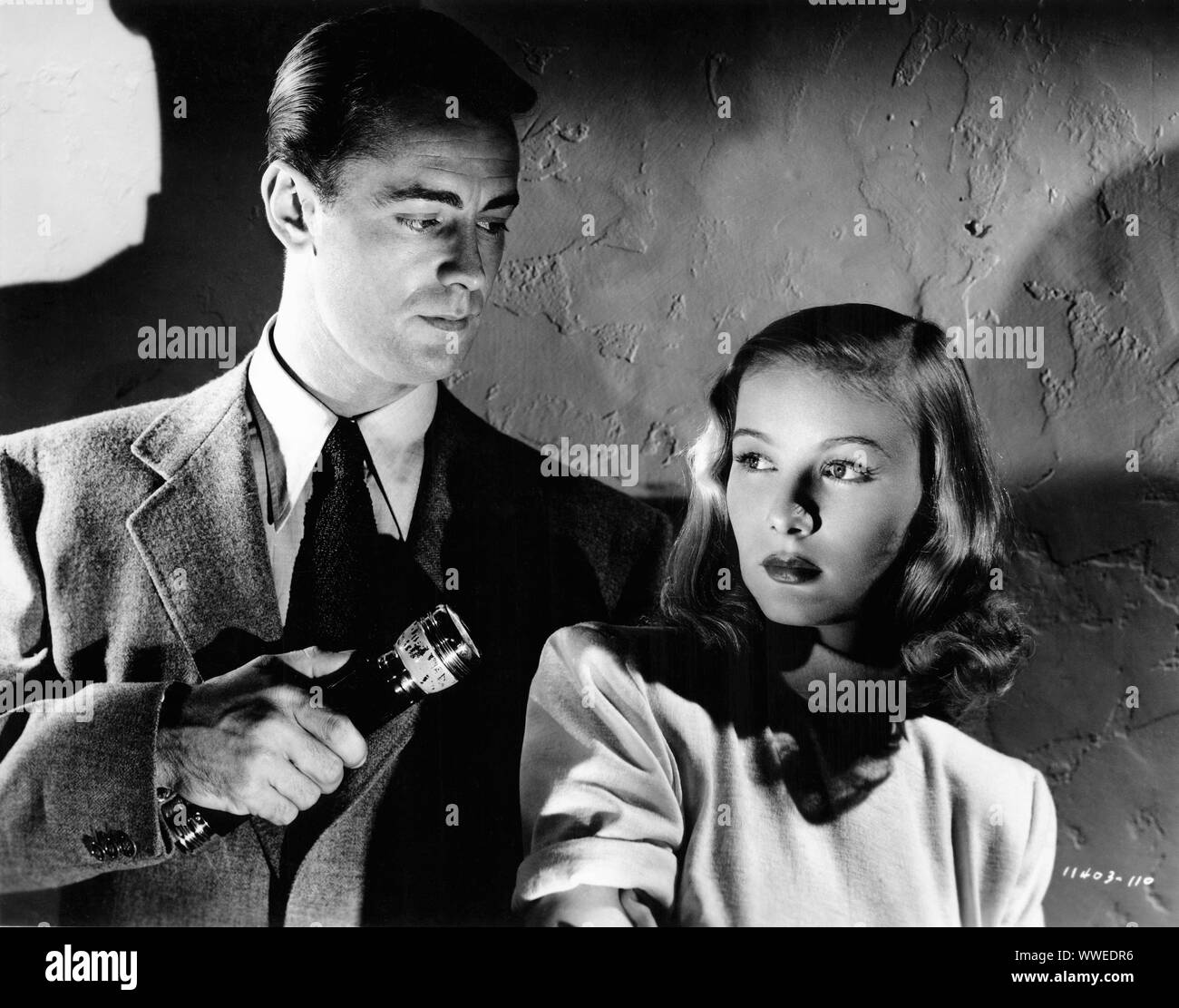 ALAN LADD et VERONICA LAKE DANS LE DAHLIA BLEU 1946 réalisateur George Marshall écrivain RAYMOND CHANDLER Paramount Pictures Banque D'Images