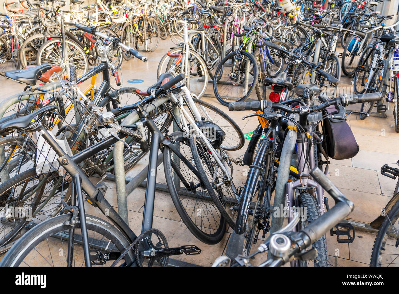 Les vélos verrouillé jusqu'à la gare de Paddington Banque D'Images