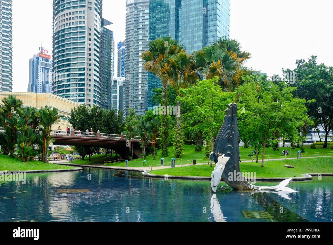 La sculpture des baleines dans le parc KLCC, Kuala Lumpur, Malaisie Banque D'Images