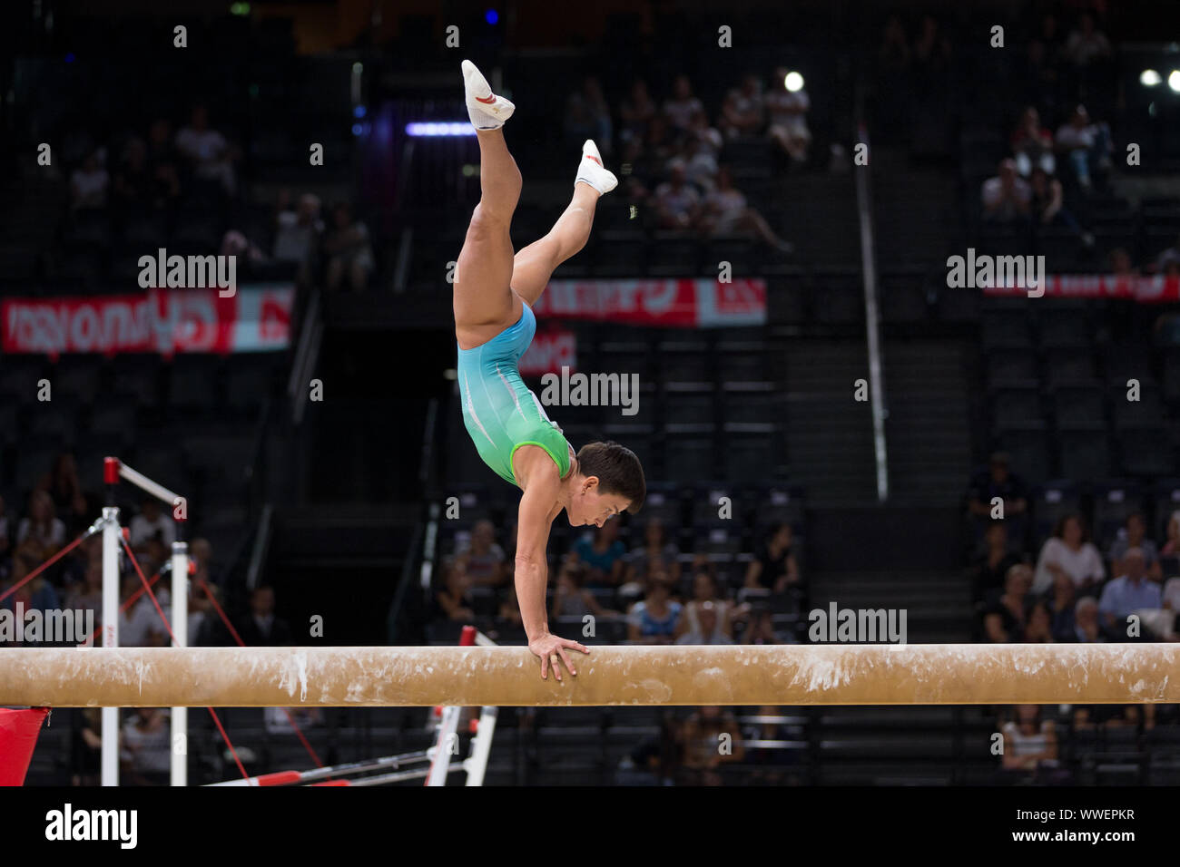 Paris, France. 14Th Sep 2019. Oksana Chusovitina depuis l'Ouzbékistan au cours de 2019 de la coupe du monde FIG Défi dans Paris, les qualifications le samedi 14 septembre Crédit : Kathleen Michel/Alamy Live News Banque D'Images