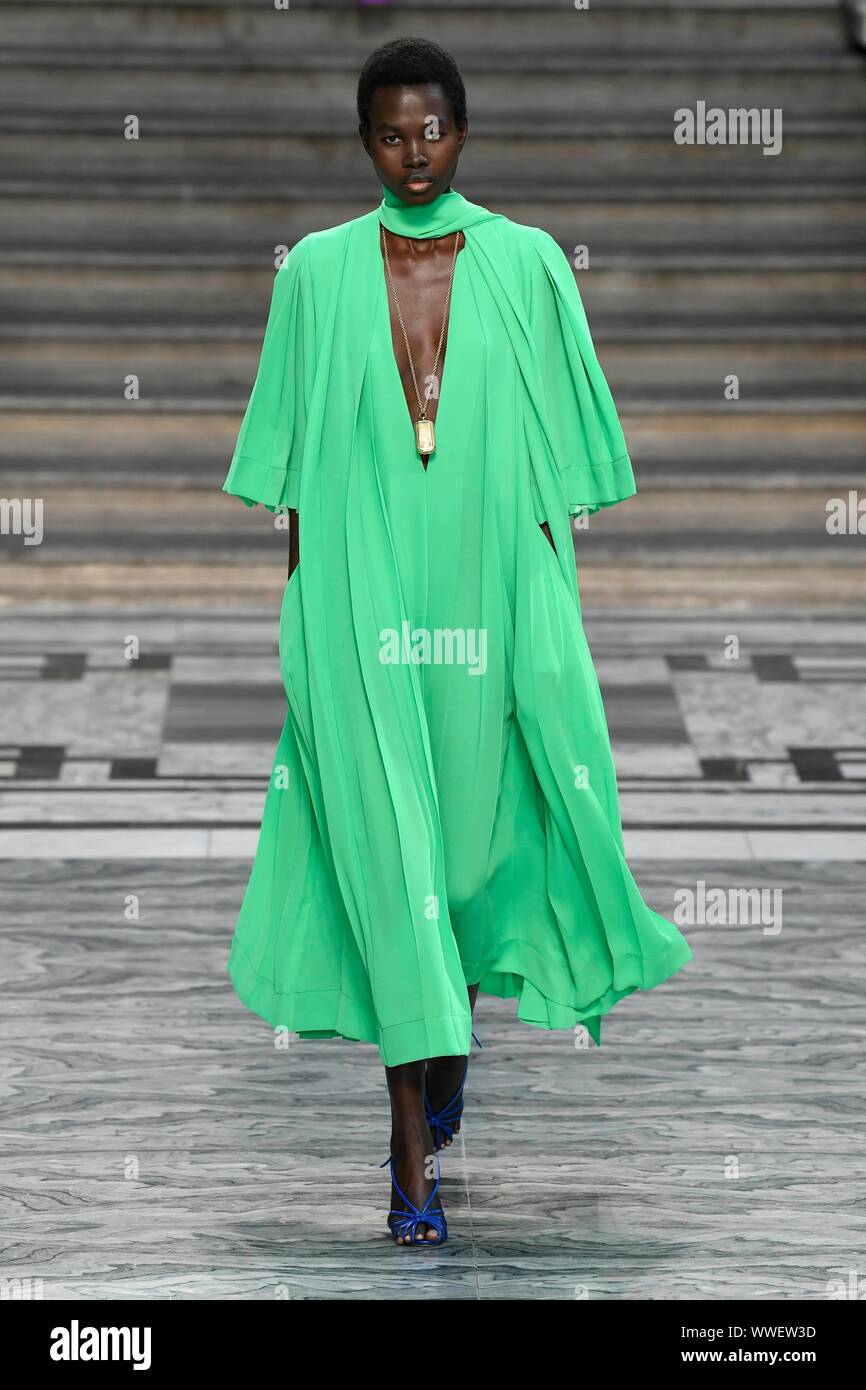 Londres, Royaume-Uni. 15 Sep, 2019. VICTORIA BECKHAM SS20 piste pendant la Semaine de la mode de Londres - London, UK 15/09/2019 | Le monde d'utilisation : dpa Crédit photo alliance/Alamy Live News Banque D'Images