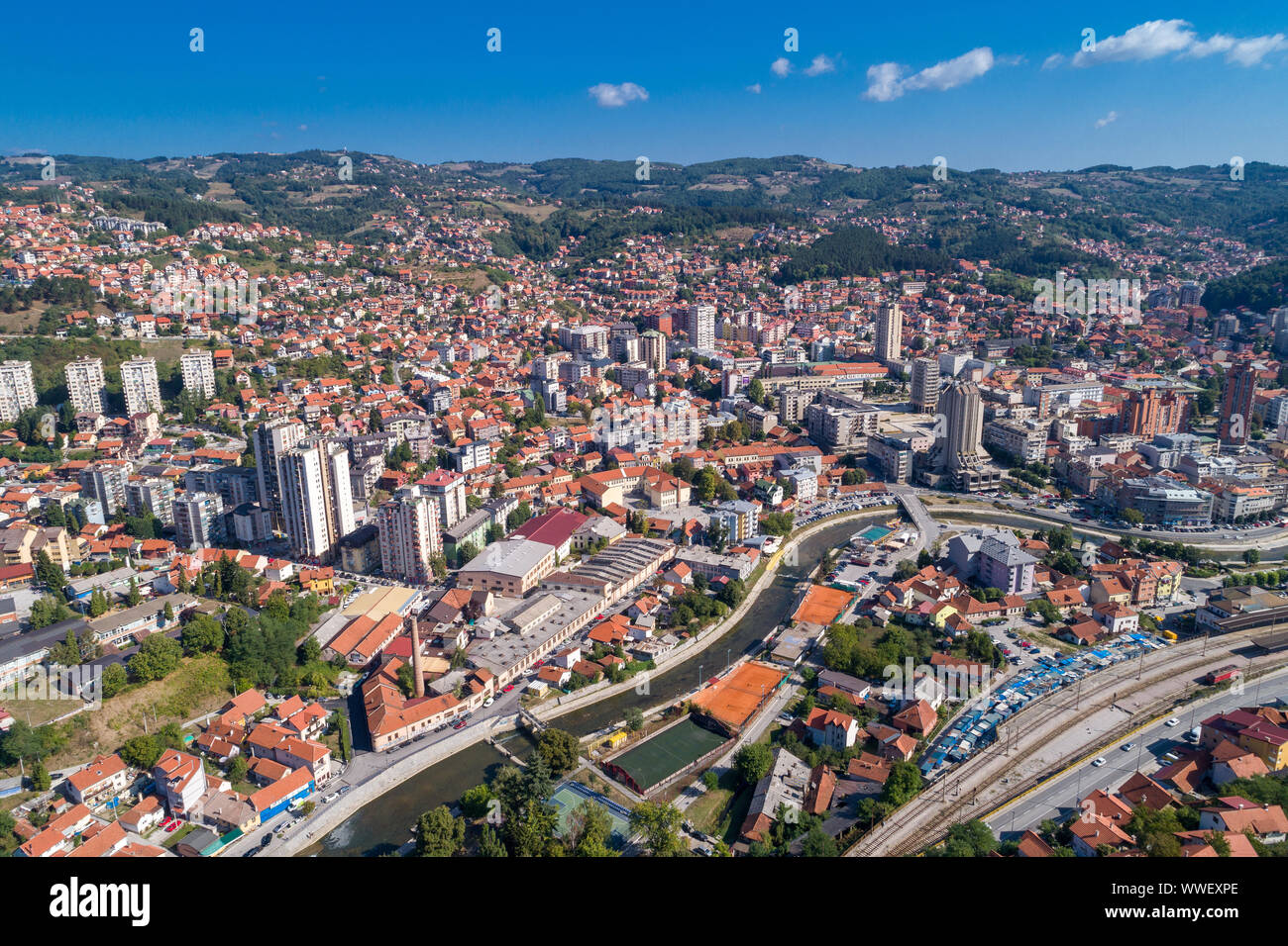 Vue aérienne de la ville Uzice, ville de Serbie, Balkans, Europe Banque D'Images