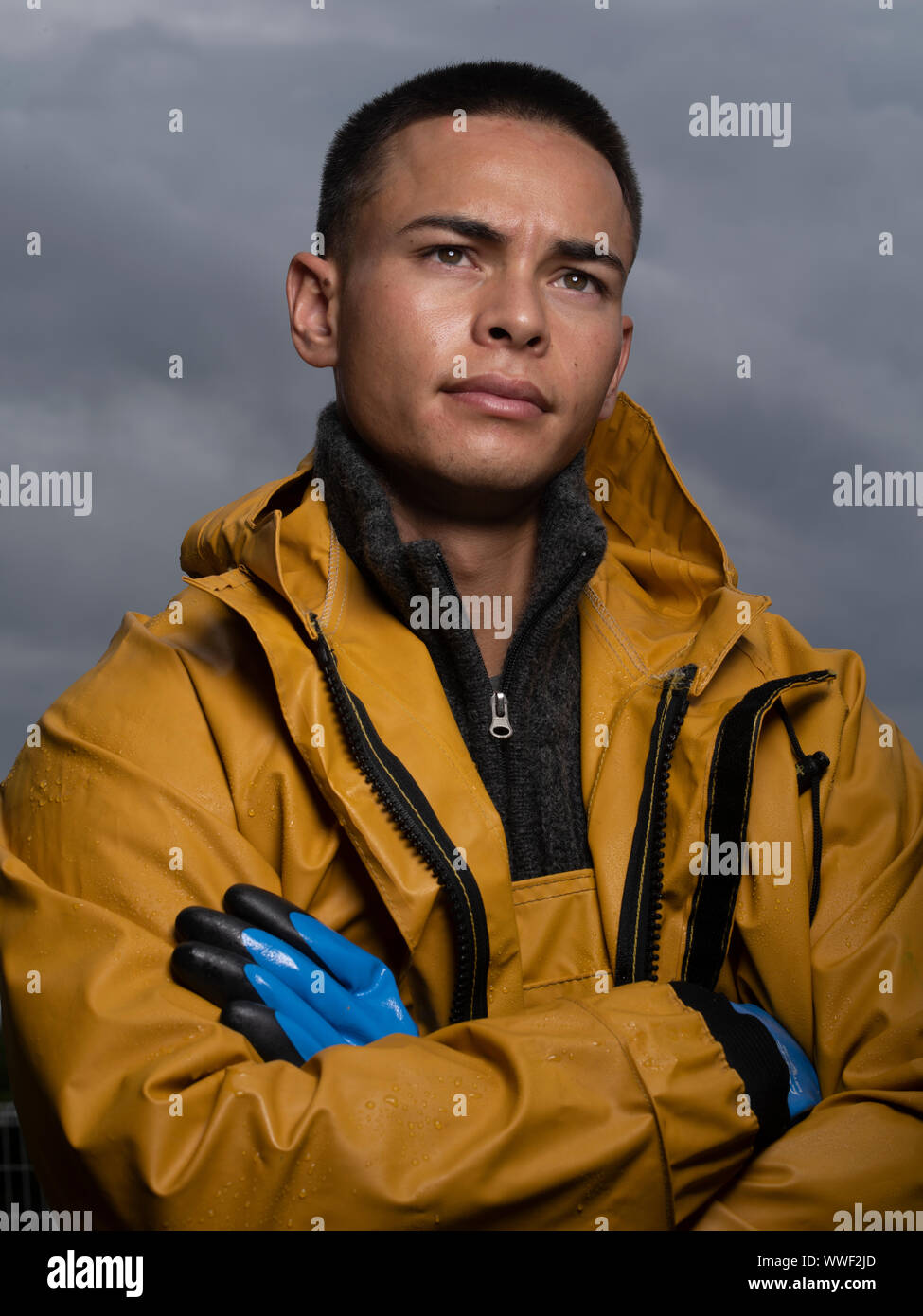 Homme habillé pour travailler sur des navires océaniques Banque D'Images
