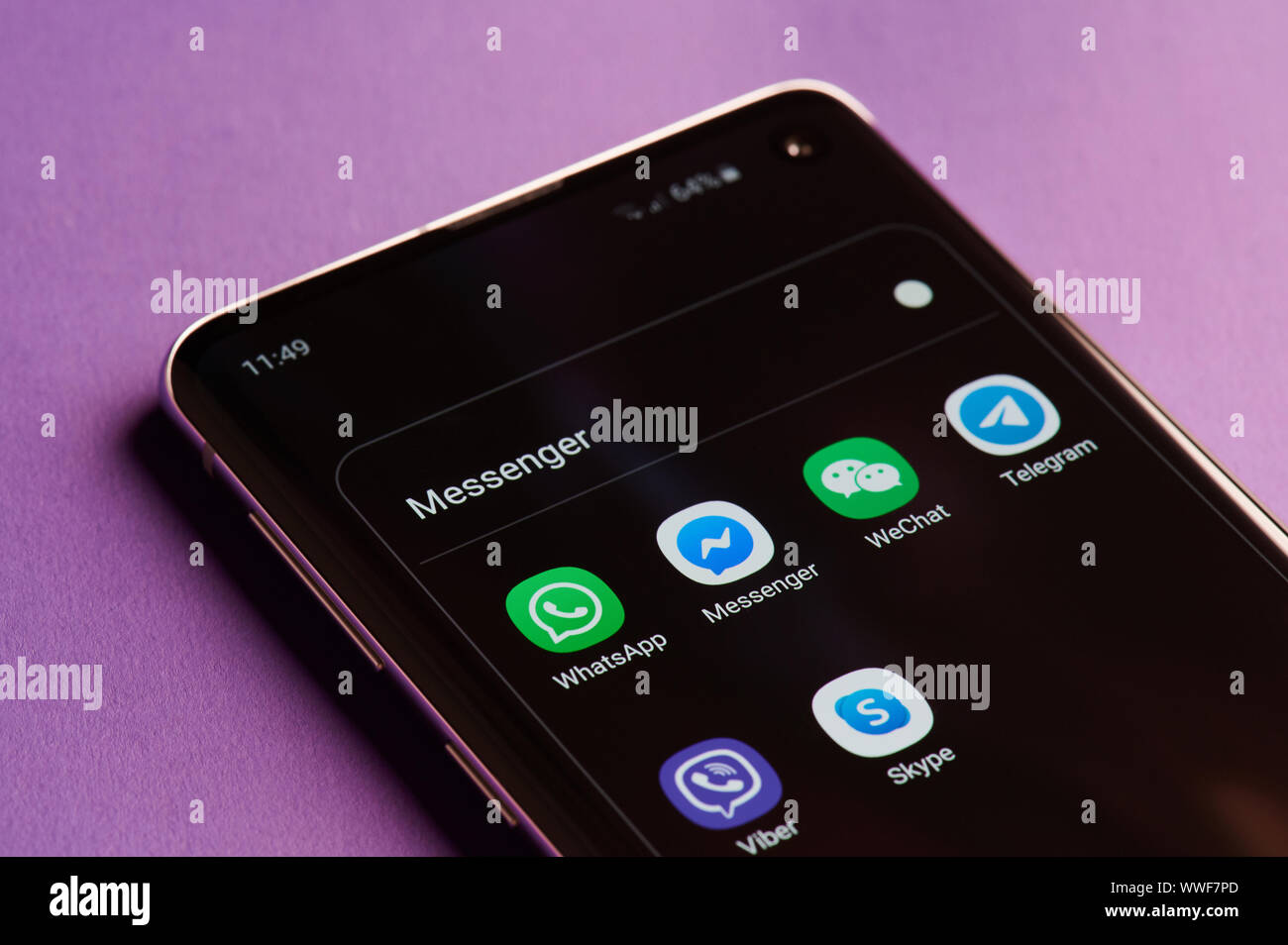 New York, USA - 14 septembre 2019 : Différents messenger apps dans l'écran du smartphone vue rapprochée Banque D'Images