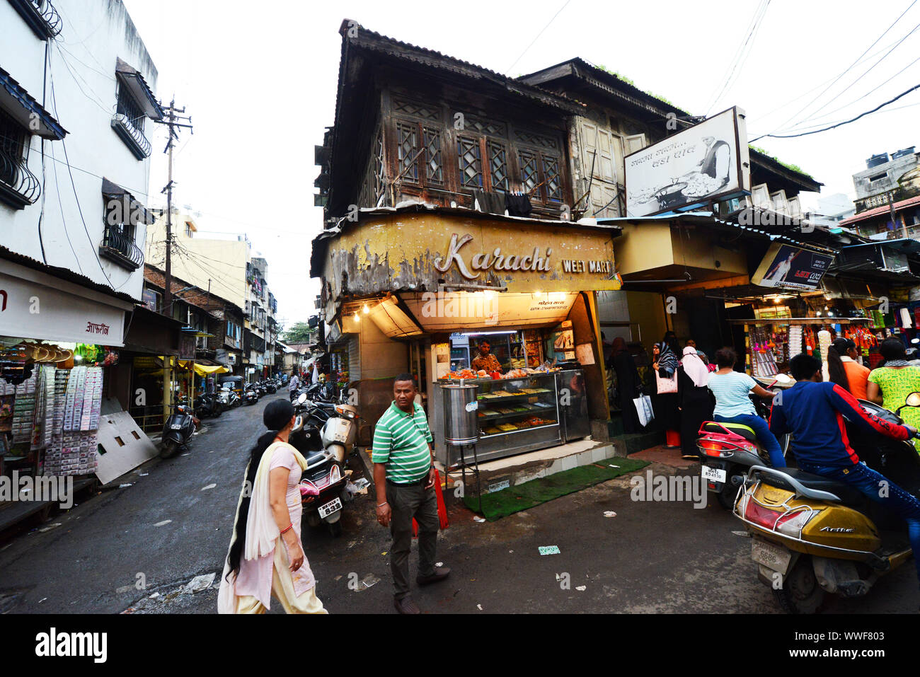 Karachi sweets shop à Pune's Shivaji marché. Banque D'Images